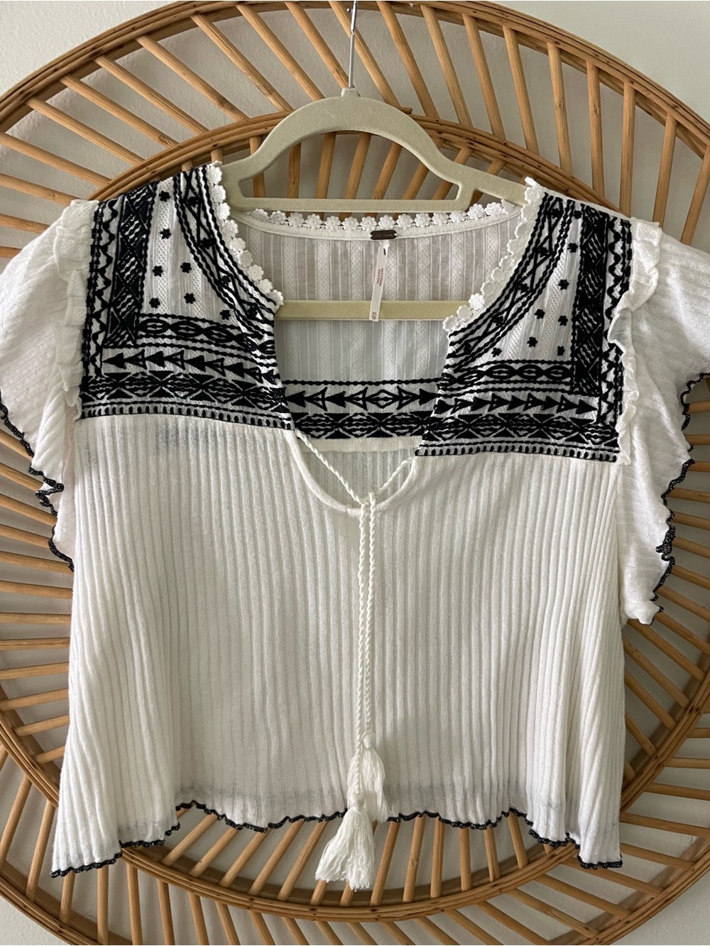 Free people White Embroidered Scoop-Neck Women’s Top with Tassel Tie size XS